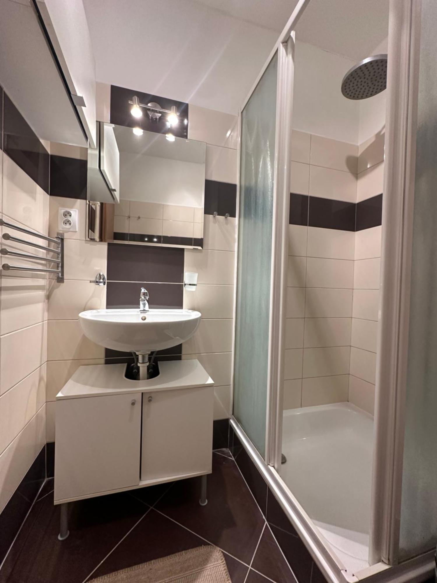 Private Apartment 1Km From Center Bratislava Bagian luar foto